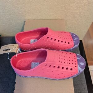 Native Kids Water Shoes in Coral and Lavender